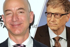 Hiện tại, khối tài sản của tỷ phú Jeff Bezos đang nhiều hơn tỷ phú Bill Gates 63 tỷ USD. (Nguồn: express.co.uk).