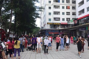 Vụ cháy khiến nhiều cư dân hoảng loạn.