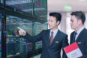 Tín dụng và lãi suất khó “dìm” chứng khoán, bất động sản