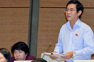 Đại biểu Hoàng Quang Hàm (Phú Thọ) cho rằng, phương án phân bổ ngân sách vẫn còn dàn trải, không đúng Luật đầu tư công và tạo cơ chế xin-cho.