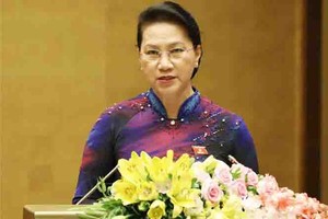 "Phiên chất vấn chính là thể hiện sự giám sát của Quốc hội nhằm chỉ ra những vướng mắc, tồn tại, bàn thảo các giải pháp tháo gỡ, để thực hiện tốt các nhiệm vụ đề ra”, Chủ tịch Quốc hội cho biết.