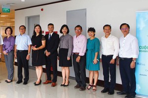 Ban Tổ chức và các thành viên Hội đồng bình chọn làm việc tại HOSE.