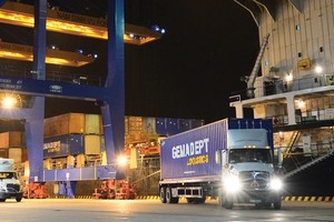 10 tháng đầu năm nay, khối lượng hàng hóa thông qua cảng biển đạt gần 431 triệu tấn.