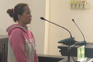 Gịn tại phiên tòa.