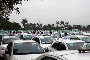 TP. Hà Nội tính đồng phục taxi hoạt động trên địa bàn.