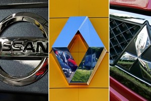 Logo 3 hãng xe trong liên minh - issan, Renault và Mitsubishi. Ảnh: Reuters.