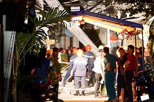 Cảnh sát điều tra tại hiện trường. Ảnh: Phạm Duy.