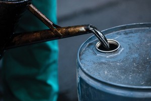 Thị trường dầu mỏ: Niềm vui ngắn hạn, nỗi lo lâu dài