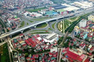 Việt Nam đã thực hiện nhiều giải pháp chính sách, cải cách để thúc đẩy tăng trưởng kinh tế nhanh và bền vững. Trong ảnh: Nút giao Long Biên trên Quốc lộ 5.