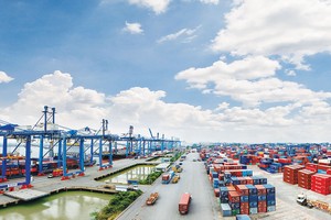 Ngành logistic loay hoay tìm hướng đi tích cực 