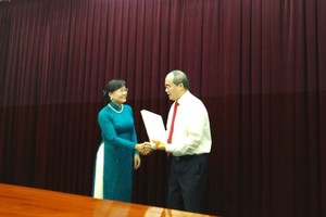 Sáng nay 14/1, Thường trực Thành ủy TP.HCM tổ chức trao quyết định nghỉ hưu đối với bà Nguyễn Thị Quyết Tâm, Chủ tịch HĐND TP.HCM.