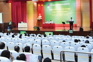 Các doanh nghiệp "họ" dầu khí liên tục tổ chức đại hội đồng cổ đông bất thường để thông qua việc thay đổi nhân sự cấp cao.