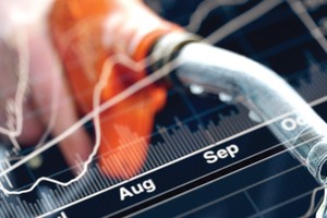 Nguồn cung dầu mỏ được dự báo có thể 
thâm hụt nhẹ trong năm nay khi OPEC và các đồng minh tiếp tục cắt giảm sản lượng