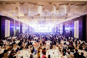 Đông đảo khách hàng lựa chọn mua bất động sản dịp cuối năm.