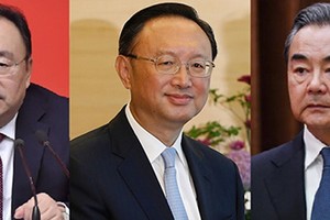 Từ trái qua phải, Tề Ngọc, bí thư đảng ủy của Bộ Ngoại giao; Dương Khiết Trì, trưởng ban Đối ngoại Trung ương và Ngoại trưởng Vương Nghị. Ảnh: Xinhua.