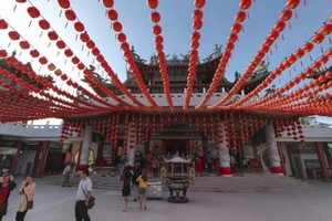 Người Trung Quốc đến Kuala Lumpur, Malaysia trong dịp Tết năm ngoái. Ảnh: AP.