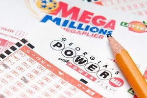 Lần đầu tiên chơi xổ số, người đàn ông trúng ngay 20 triệu USD.