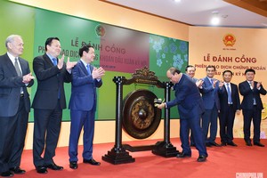 Đánh cồng phiên giao dịch đầu xuân, Thủ tướng nhắn nhủ thay đổi tư duy chứng khoán