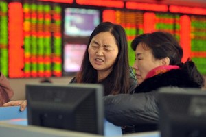 Chứng khoán Trung Quốc leo dốc chóng vánh