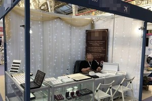 Gian hàng trưng bày của công ty bị mất 200 - 250 chiếc nhẫn kim cương trị giá gần 5 tỷ đồng.