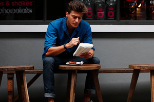 Đọc sách là thói quen chung của những người có khả năng làm lãnh đạo. Ảnh: Business Insider.