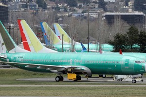 Máy bay 737 MAX thử nghiệm bên ngoài nhà máy của Boeing hồi tháng 2. Ảnh: Reuters.