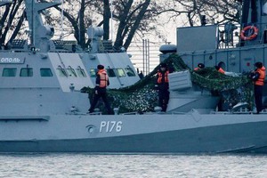 Tàu hải quân Ukraine bị phía Nga bắt giữ hồi năm ngoái (Ảnh: TASS).