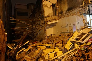 Hiện trường vụ sập nhà. Ảnh: Lê Hoàng.