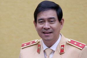 Trung tướng Vũ Đỗ Anh Dũng, Cục trưởng Cục CSGT phát biểu tại cuộc họp báo. Ảnh: Bá Đô.