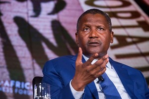 Chân dung tỷ phú Aliko Dangote. Ảnh: CNBC.