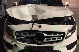 Xe Mercedes gây tai nạn tại hầm Kim Liên đêm 30/4. Ảnh: V.H