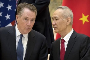 Phó Thủ tướng Trung Quốc Lưu Hạc và Đại diện thương mại Mỹ Robert Lighthizer (Ảnh: Reuters).