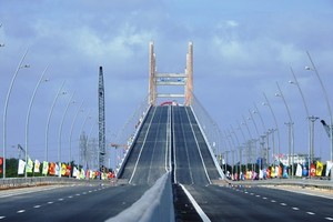 Cầu Bạch Đằng (Quảng Ninh). Ảnh: Minh Cương.