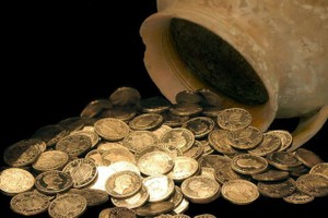 Một người dân đã yêu cầu Bộ Tài chính bồi thường 30.600 USD cho một kho báu mà anh tìm thấy nhưng đã bị cảnh sát làm mất.