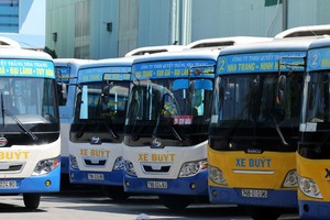 Tài xế đồng loạt đình công, nhiều xe buýt ở Nha Trang nằm trong bãi. Ảnh: Xuân Ngọc.