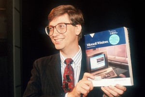 Bill Gates năm 1990. Ảnh: biography.