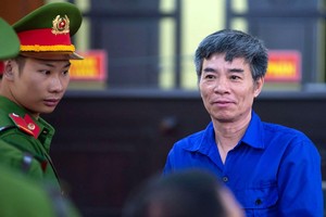 Bị cáo Trương Tuấn Dũng tại phiên tòa sáng 21/5. Ảnh: N.A.