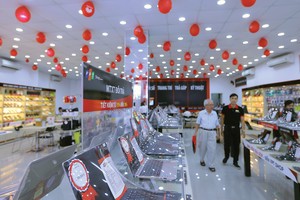 Bán hàng xuyên biên giới là một trong những mảng kinh doanh mới mà FPT Retail đang thử nghiệm nhằm mở rộng dư địa tăng trưởng.