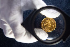 Đồng xu vàng La Mã được sản xuất trong khoảng năm 293-296 sau Công nguyên.