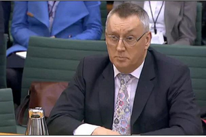 Giám đốc an ninh mạng của Huawei, John Suffolk, tại buổi điều trần trước quốc hội Anh. Ảnh: BBC.