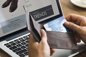 Có ngân hàng áp dụng lãi suất chậm trả 17 - 18%/năm, nhưng không ít ngân hàng áp dụng mức 30 - 40%/năm .