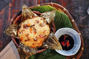 Cơm hấp lá sen và các món từ sen đượm hương mùa hè