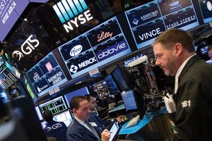 Thị trường chứng khoán chờ tín hiệu mới