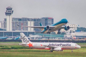 Máy bay của hãng hàng không Vietnam Airlines và Jetstar Pacific. (Ảnh: Anh Tuấn/Vietnam+).