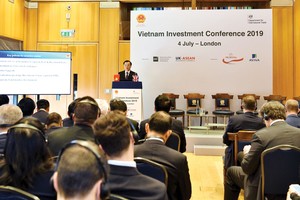 Bộ trưởng Đinh Tiến Dũng phát biểu tại hội nghị .