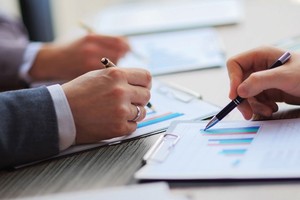 Thận trọng với các thông tin và số liệu tài chính 