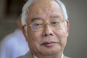 Ông Najib Razak đã chi hơn 800.000 USD từ 2 chiếc thẻ bạch kim của mình để mua trang sức cao cấp chỉ trong 1 ngày.