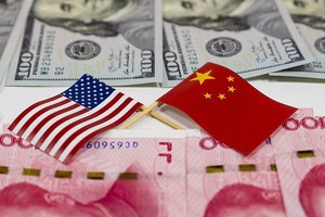 Cuộc chiến thương mại Mỹ-Trung bước vào giai đoạn nguy hiểm sau khi Trung Quốc hạ giá đồng Nhân dân tệ. (Ảnh: China Briefing).