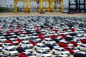 Số lượng ô tô nhập khẩu vào Việt Nam trong 6 tháng đầu năm 2019 gần tương đương số ô tô nhập khẩu trong năm 2018. Ảnh minh hoạ. 