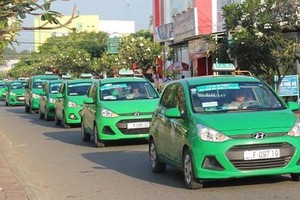 Taxi truyền thống muốn chuyển đổi thành xe hợp đồng điện tử